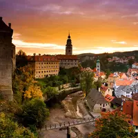 Pohľad na zapadajúce slnko v Českom Krumlove.