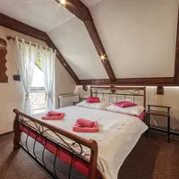 Štvorlôžková izba Deluxe s balkónom