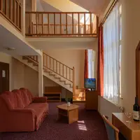Krídlo Alžbeta (Erzsébet) - dvojpodlažná rodinná izba (39 m²)