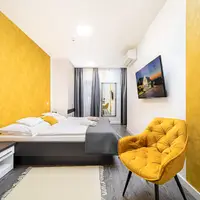 Prízemná izba s terasou a výhľadom na bazén (25 m²)
