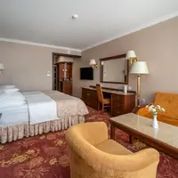 Dvoulůžkový pokoj s přistýlkou (bez výhledu na jezero) (40 m²)