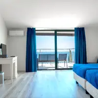 Panoramatická dvojlôžková izba s výhľadom na jazero (17–20 m²)