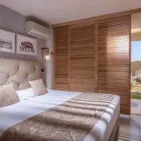 Dvoulůžkový pokoj s výhledem do zahrady (26 m²)