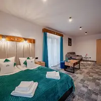 Čtyřlůžkový pokoj s terasou (28 m²)
