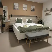 Dvojlôžková izba Deluxe s manželskou posteľou a balkónom