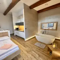 Apartmán s manželskou posteľou a vaňou
