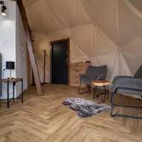 Glamping pod hradom
