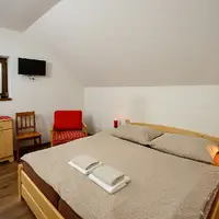 Manželská + jednolôžková posteľ