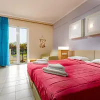 Dvoulůžkový pokoj Swim-up s výhledem na bazén (24 m²)
