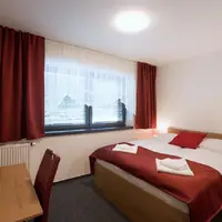Dvojlôžková izba na prízemí (15–18 m²)