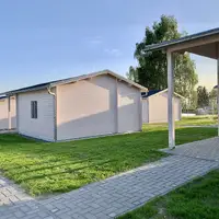 Chata v druhom a treťom rade pri vode
