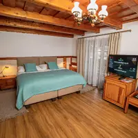 Dvoulůžkový pokoj STANDARD se dvěma přistýlkami (35 m²)