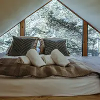 Levanduľový domček medzi stromami pri jazere (60 m²)
