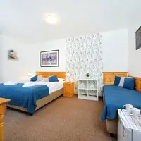 Dvoulůžkový pokoj s přistýlkou STANDARD+ (32 m²)