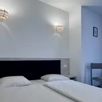 Izba s balkónom (15–27 m²)