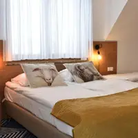 Štvorlôžková izba s balkónom (25 m²)