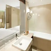 Izba Deluxe s manželskou posteľou a vírivou vaňou (25 m²)