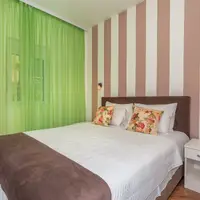 Apartmán s jednou spálňou, terasou a výhľadom na bazén
