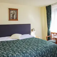 Dvojlôžková izba (iba manželská posteľ, prístelka na vyžiadanie podľa dostupnosti)