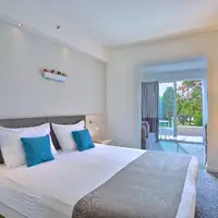 Rodinná izba s terasou, čiastočný výhľad na more (23 m²)