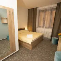 Dvojlôžková izba s manželskou posteľou (14 m²)