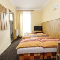 Dvoulůžkový pokoj s výhledem a balkón​em (hlavní budova)