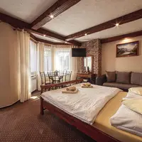Apartmán s dvoma spálňami a balkónom