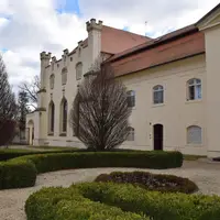 Zámecký park a zámek Sokolnice