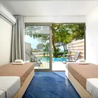 Rodinný pokoj, 2 ložnice, Deluxe, sdílený bazén (28–30 m²)