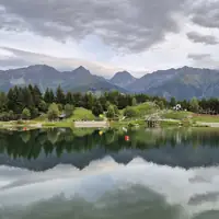 Jazero Wolfsee a mestečko Fiss