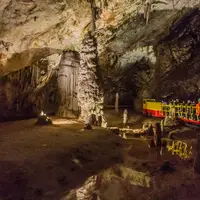 Jaskyňa Postojna - turisticky najnavštevovanejšia jaskyňa v Európe