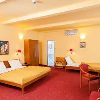Trojlôžková izba (veľká posteľ) (30 m²)