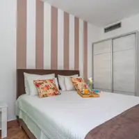 Apartmán s jednou spálňou, balkónom a výhľadom na bazén (40 m²)