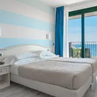 Dvojlôžková izba Superior s výhľadom na jazero (15–16 m²)