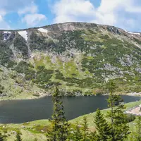 Ledovcové jezero Malý Staw a Chata Samotnia