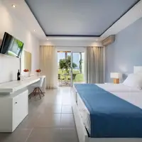 Dvoulůžkový pokoj superior s přistýlkou - boční výhled na moře (25 m²)