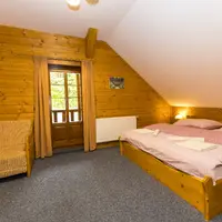 Dvoulůžkový pokoj s přistýlkou, do dvora