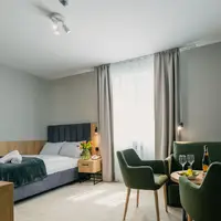Pokoj dvoulůžkový s rozkládacím křeslem (21 m²)
