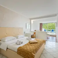 Dvojlôžková izba s čiastočným výhľadom na more a možnosťou 2 prísteliek (30 m²)