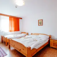 Trojlôžková