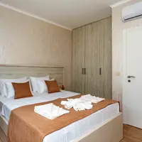 Apartmán s jednou spálňou s výhľadom na bazén (44 m²)