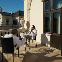 212 Zámecký pokoj - terasa k parku (18–32 m²)
