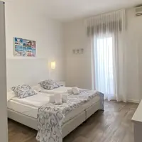Dvoulůžkový pokoj s částečným výhledem na moře (12 m²)