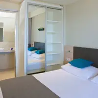 Izba Standard, čiastočný výhľad na more (15–17 m²)