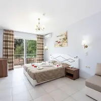 Dvoulůžkový pokoj superior s 1 přistýlkou (17–20 m²)