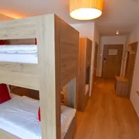 Čtyřlůžkový pokoj (25 m²)