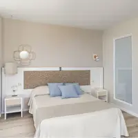 Dvojlôžková izba Premium s výhľadom na bazén (19 m²)