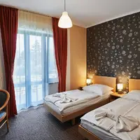 Dvoulůžkový pokoj s přistýlkou a balkonem