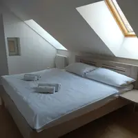 Päťlôžkový apartmán (manželská posteľ, jednolôžko, rozkladací gauč)