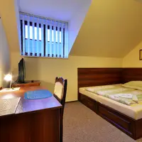 Dvojlôžková izba s manželskou posteľou
